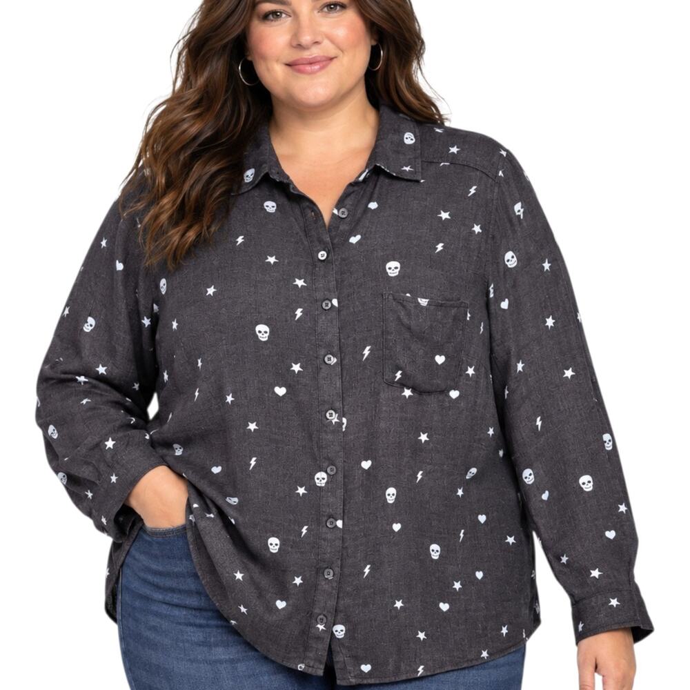 TORRID Women's Plus 18 20 Lizzie Crepe Blouse Spooky Skulls Stars Button Up 46"